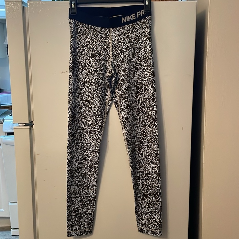 Nike Pro Small Black and White Patterned Leggings